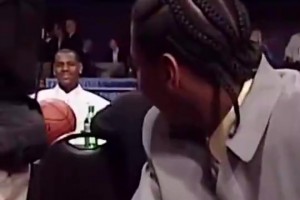 青涩回忆！03年选秀大会，詹姆斯主动跟“甜瓜”安东尼打招呼~